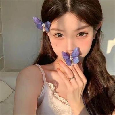 人气爱豆机场牵手女助理，深夜内幕曝光，后援会发声明